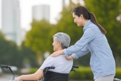 东方智启科技APP开发-软件制作护工app提升护工服务效率和质量满足居家养老需求